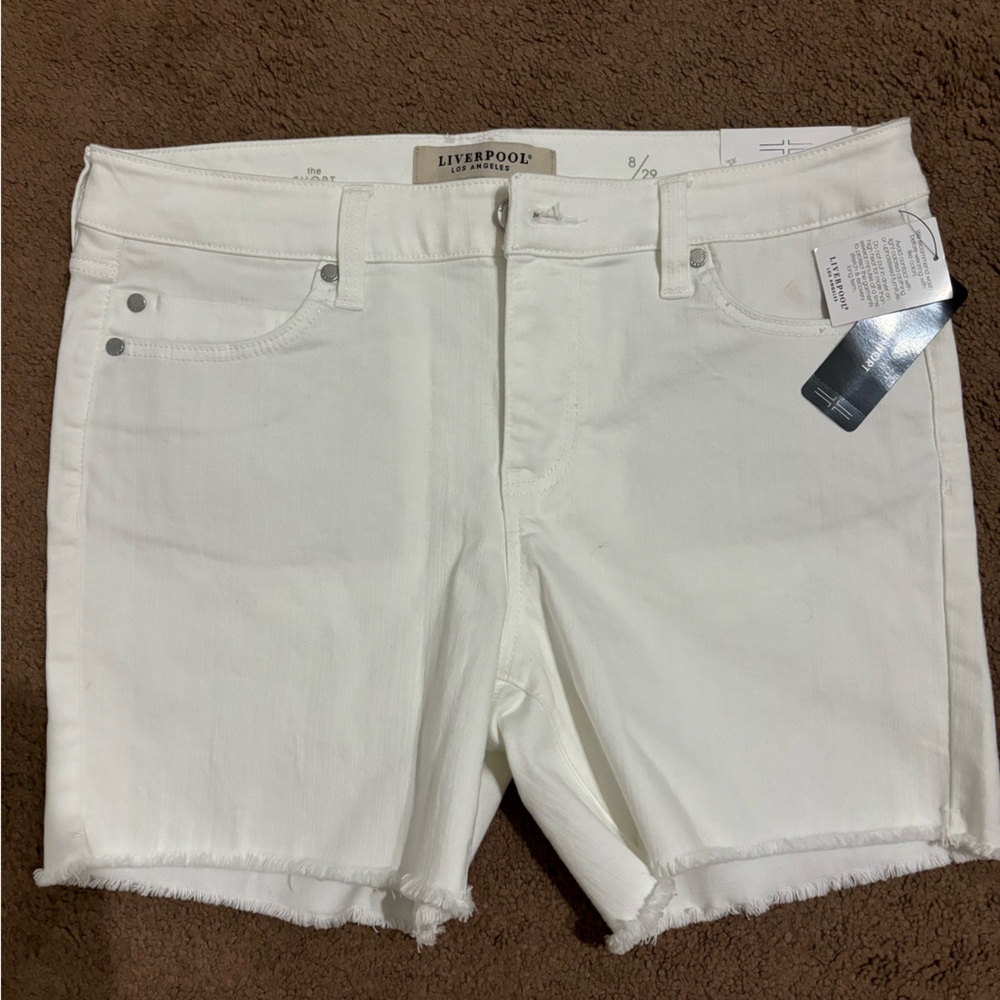 White Liverpool Jean shorts. Size 8/29. With tags!